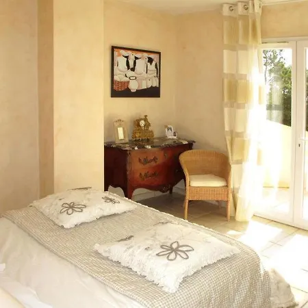 Saint-aygulf Sleeps 10 Pool Air Con Wifi *