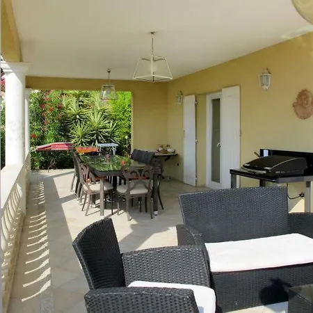 Saint-aygulf Sleeps 10 Pool Air Con Wifi بيت للعطل سانت أي جولف